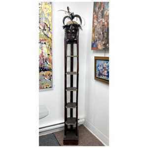 etagere Vodou masque rangement bibliotheque
